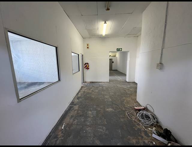900M² WAREHOUSE TO LET IN PAARDEN EILAND